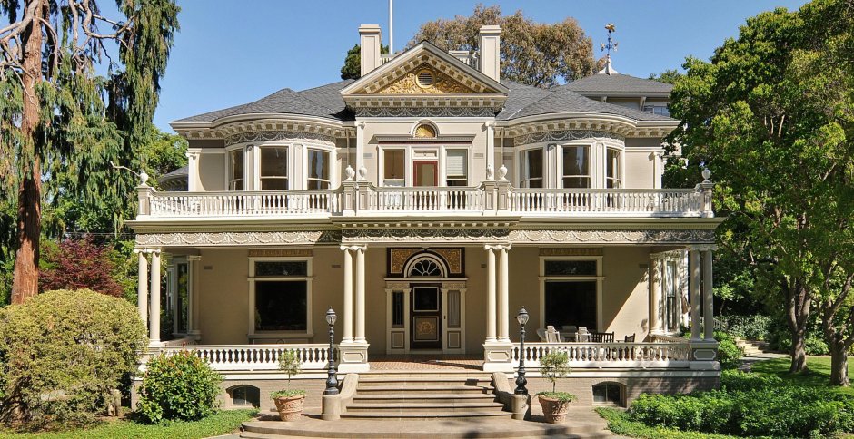 Фасады домов с дагестанским камнем