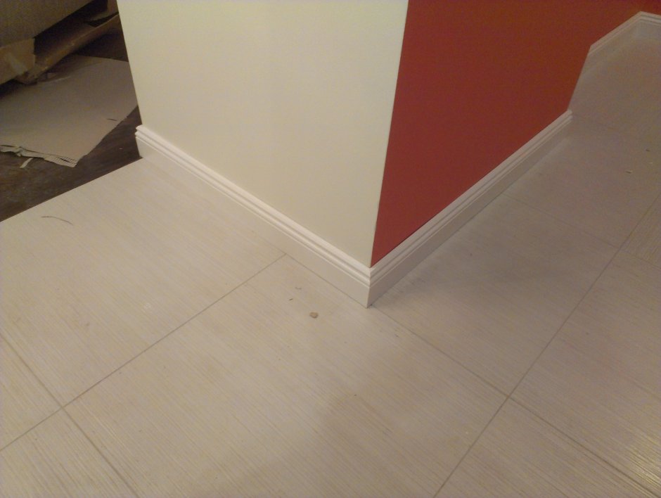 Стык плитки пола и Сиены