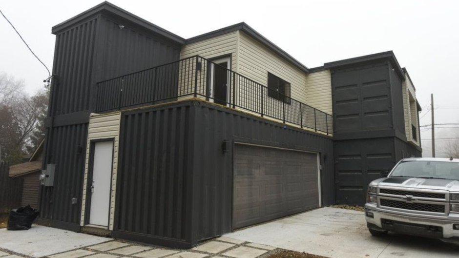 Гараж из морского контейнера