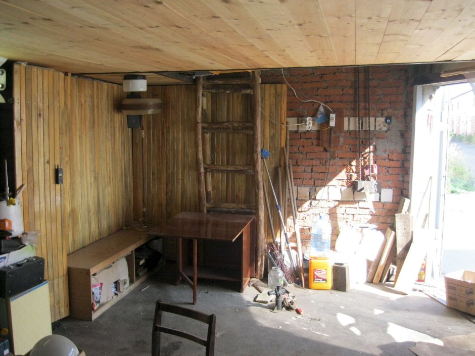 Старые двухэтажные гаражи