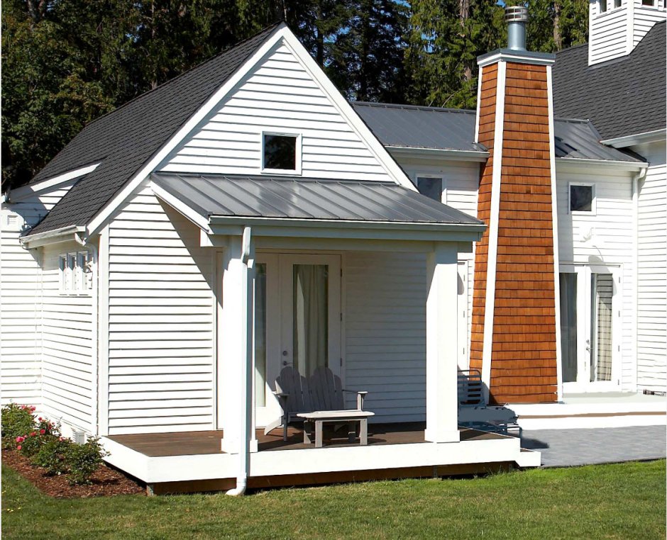 Крыльцо с двухскатной крышей