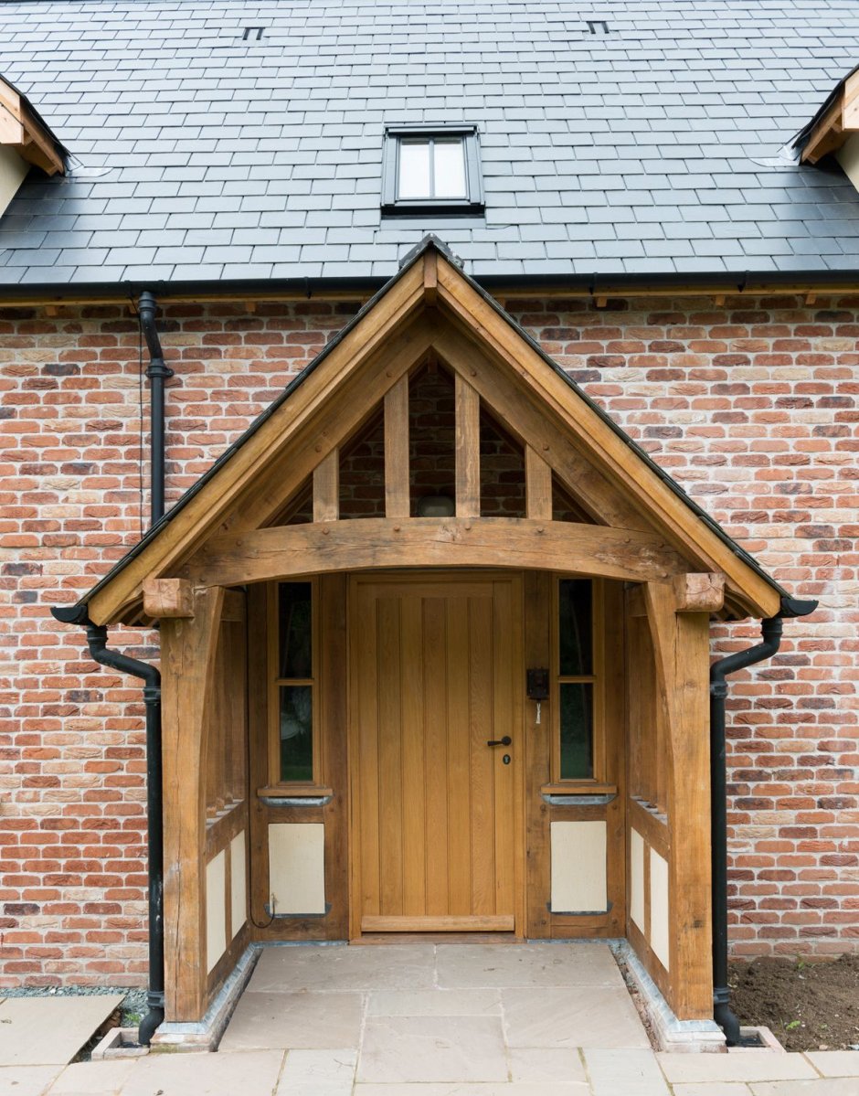 Крыльцо с двухскатной крышей