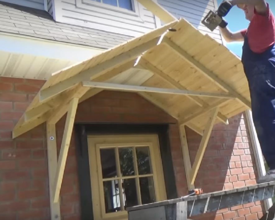 Двухскатная двухуровневая крыша