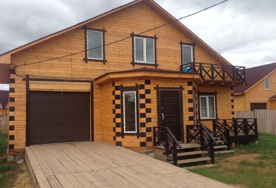 Брусовой дом с гаражом в деревне
