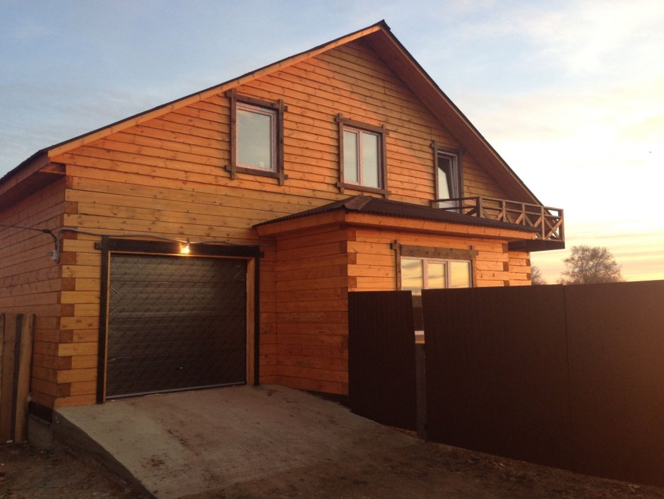 Деревянный дом с гаражом