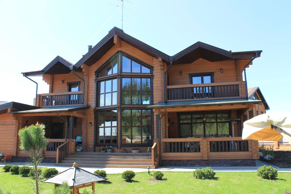 Трехэтажный деревянный дом