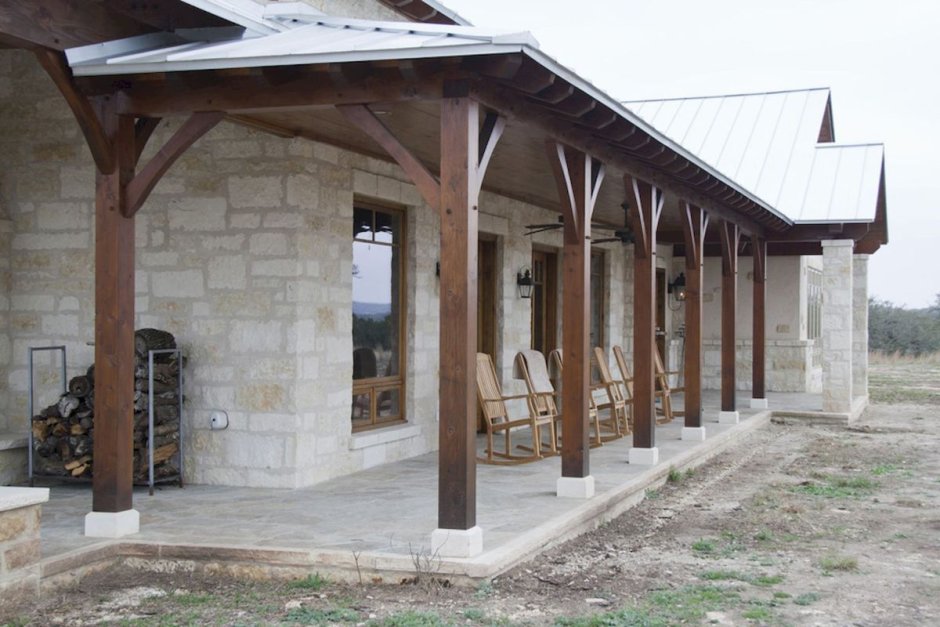 Отделка деревянных колонн террасы