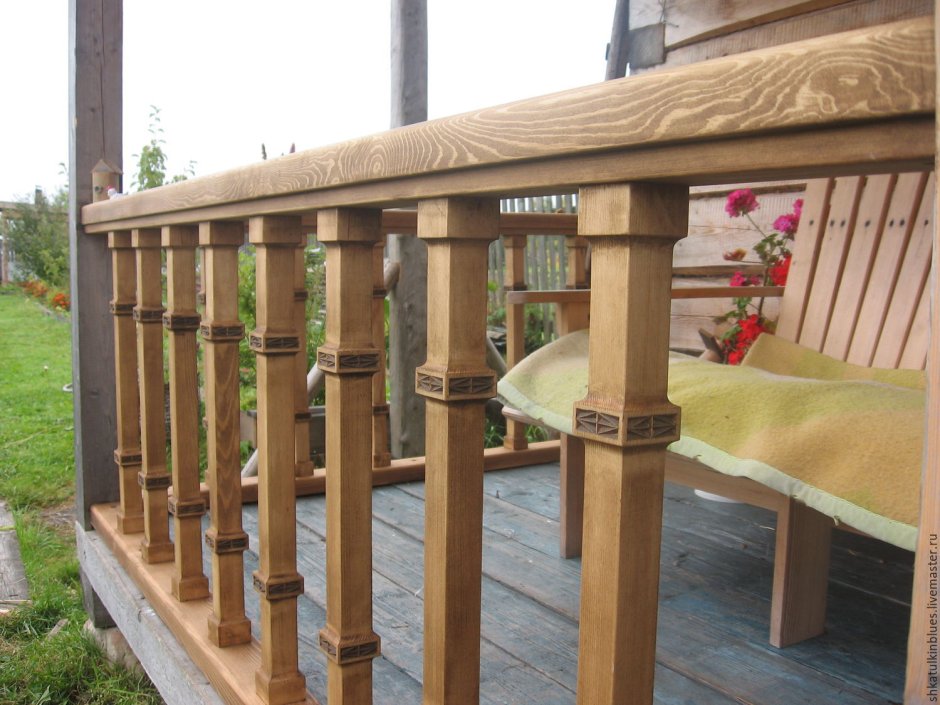 Ограждение веранды из дерева