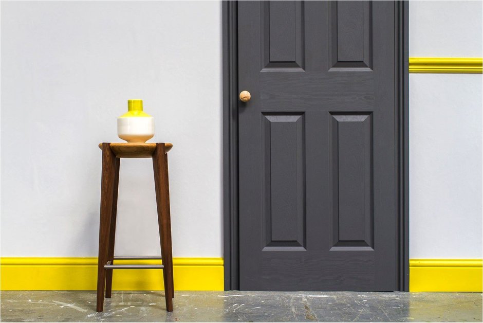 Контрастный плинтус в интерьере