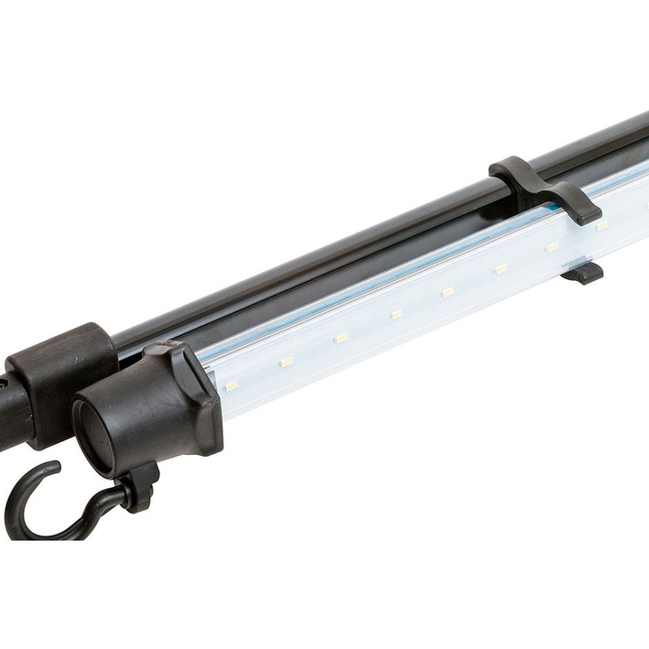 Освещение в автомастерской