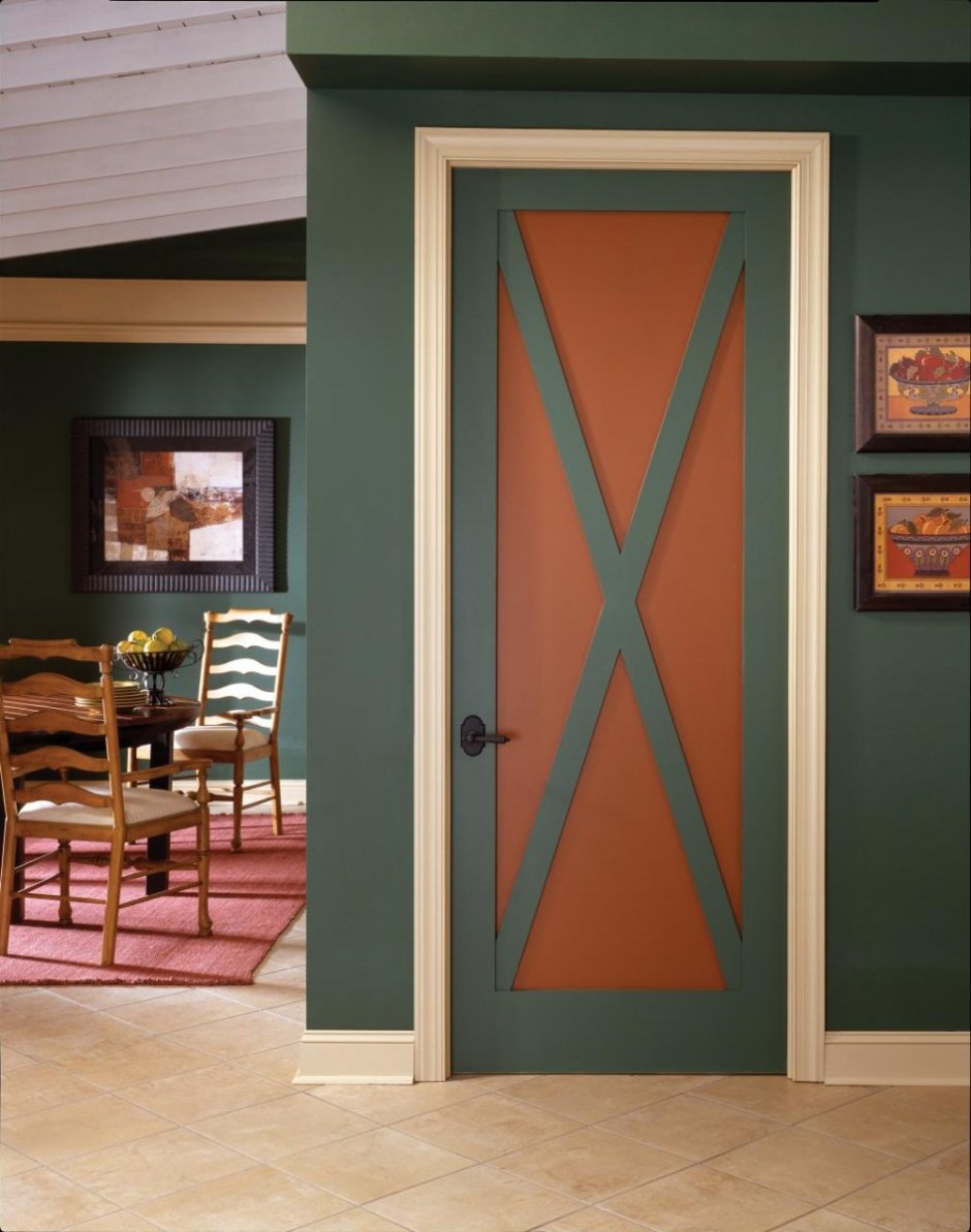Цветные двери в интерьере