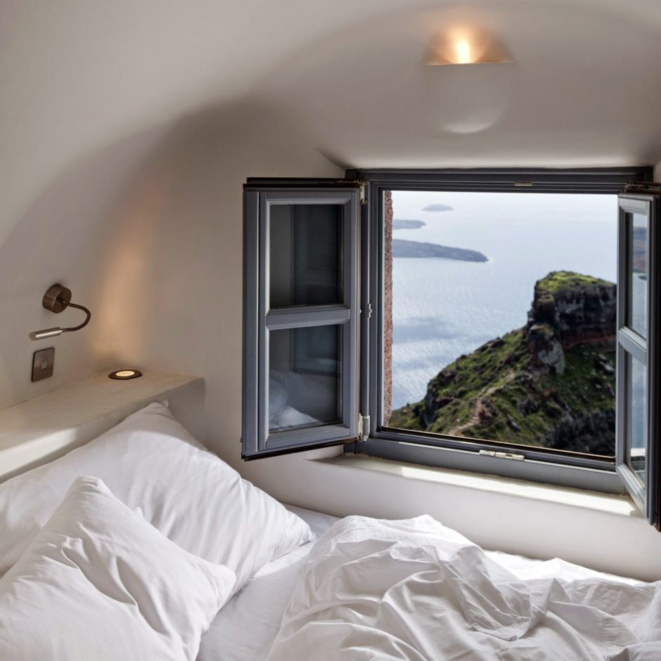 Фальш окно в комнате