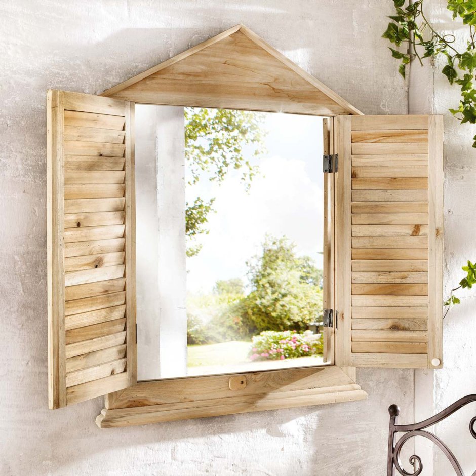 Декоративное окно на стене