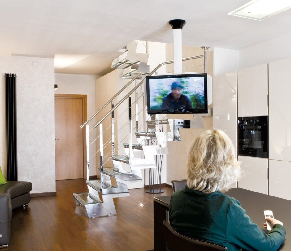 Телевизор на кранш ейне