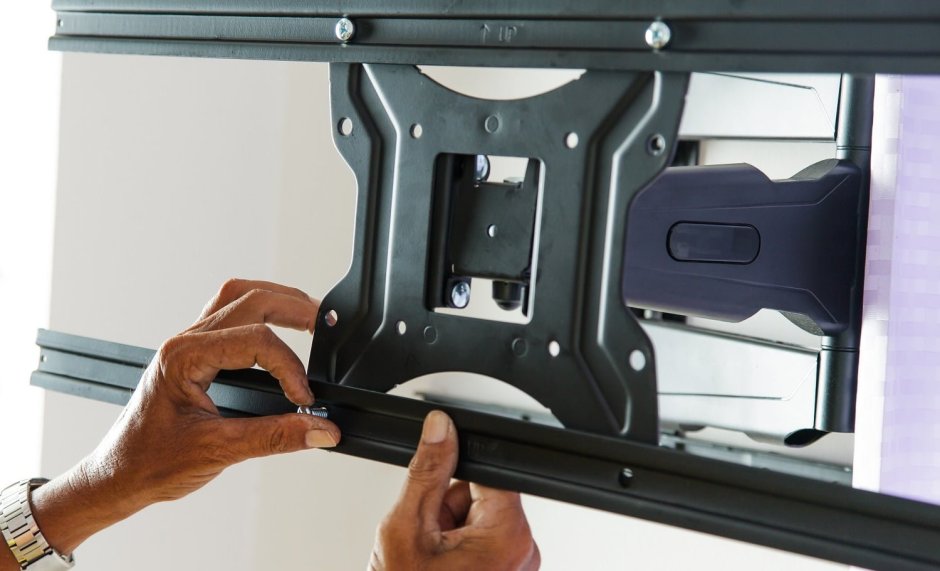 Сборка кронштейна для телевизора на стену