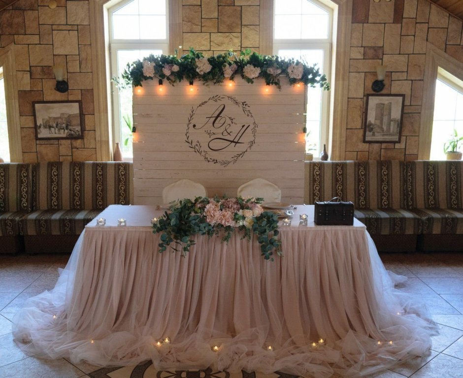 Декор стола жениха и невесты