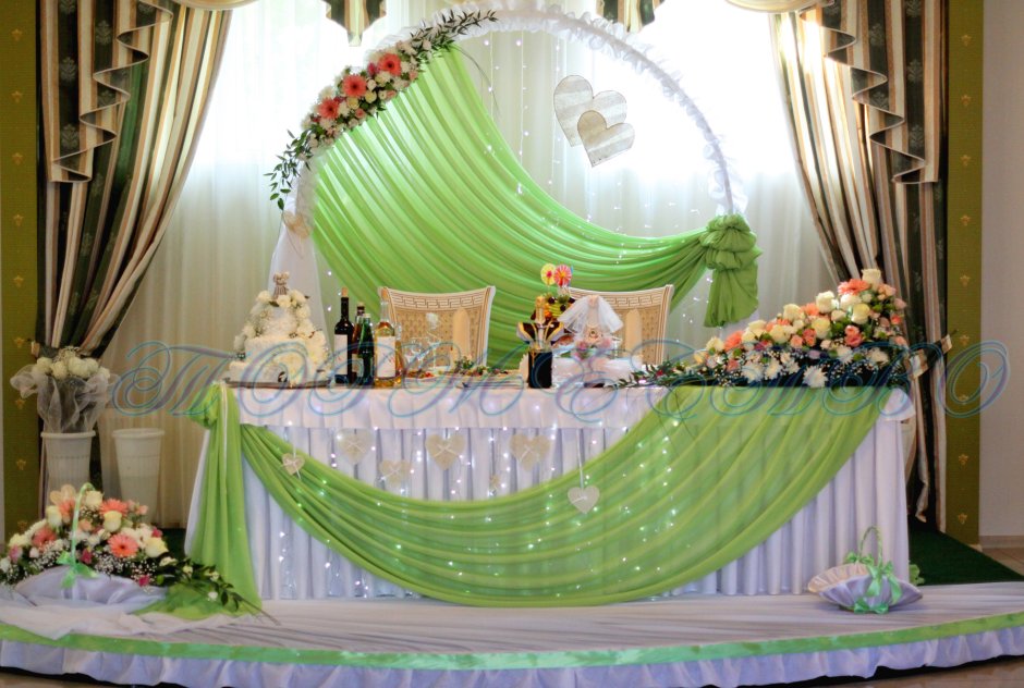 Оформление подиума жениха и невесты