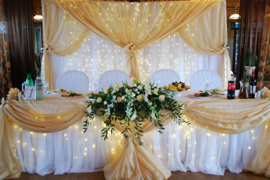 Стол жениха и невесты
