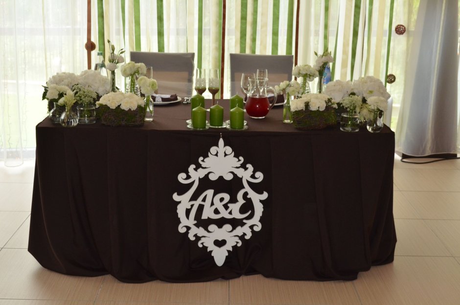 Украшение зала в королевском стиле