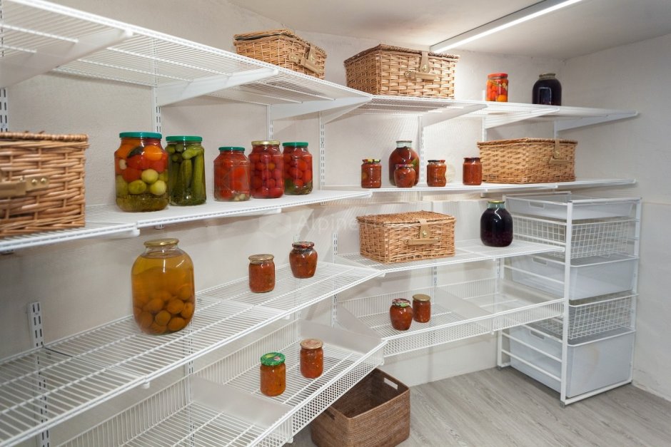 Полки в погребе