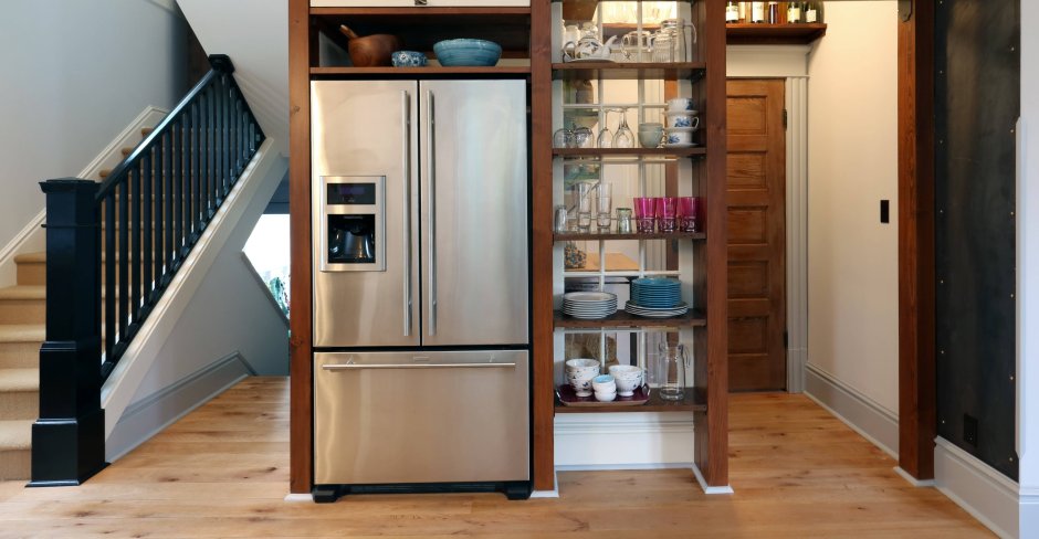 Холодильник встроенный в шкаф