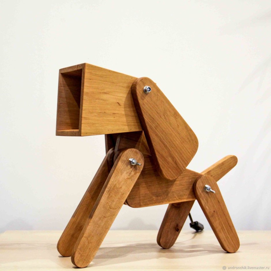 Настольная лампа собака из дерева