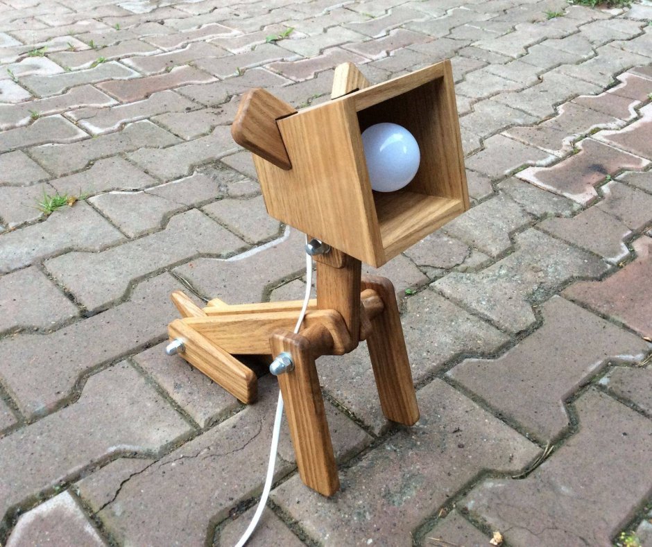 Настольный светильник собака из дерева