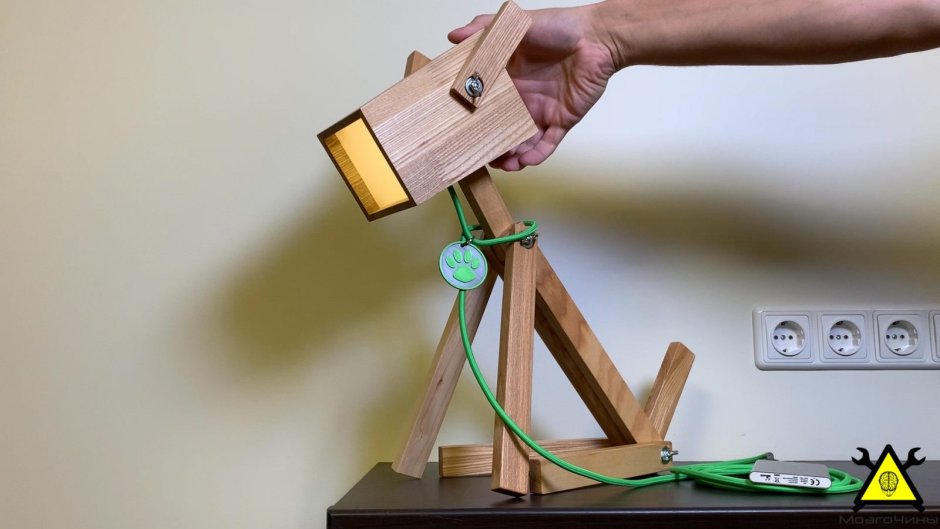 Стол в виде таксы