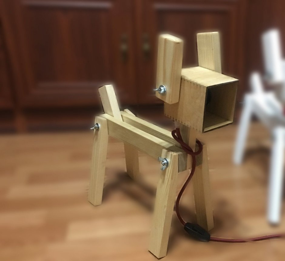 Лампа собака из дерева