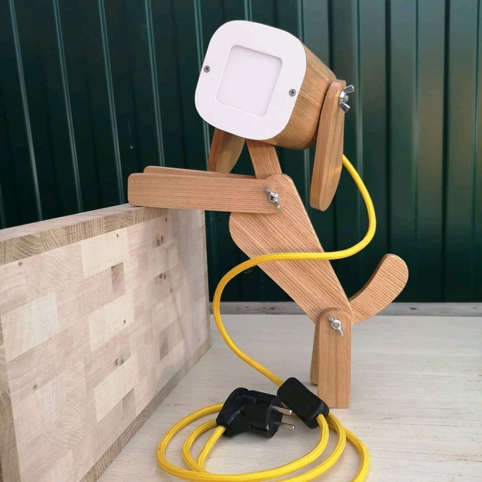 Настольный светильник из фанеры