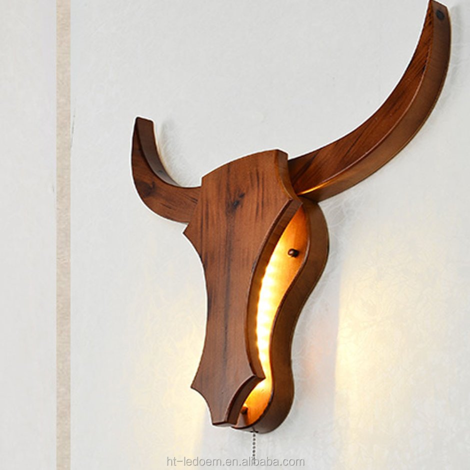 Собака вырезанная из дерева