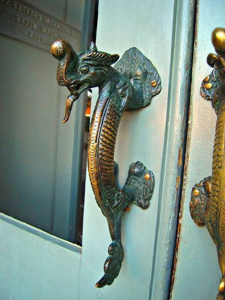 Необычная дверная ручка