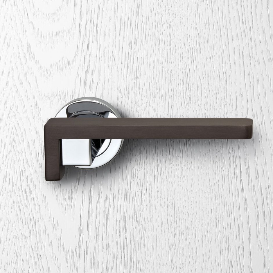 Креативная дверная ручка