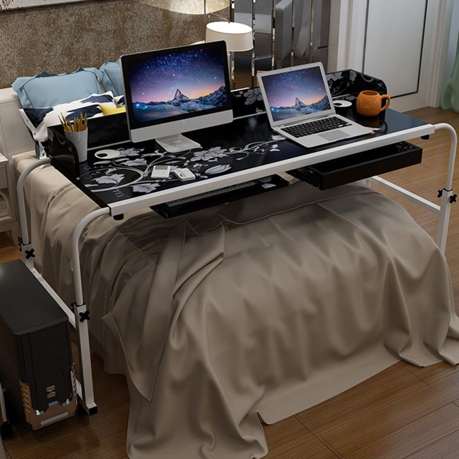 Рабочее место с ноутбуком