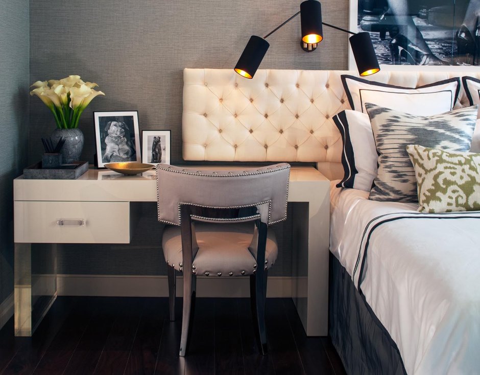 Туалетный столик вместо прикроватной тумбочки