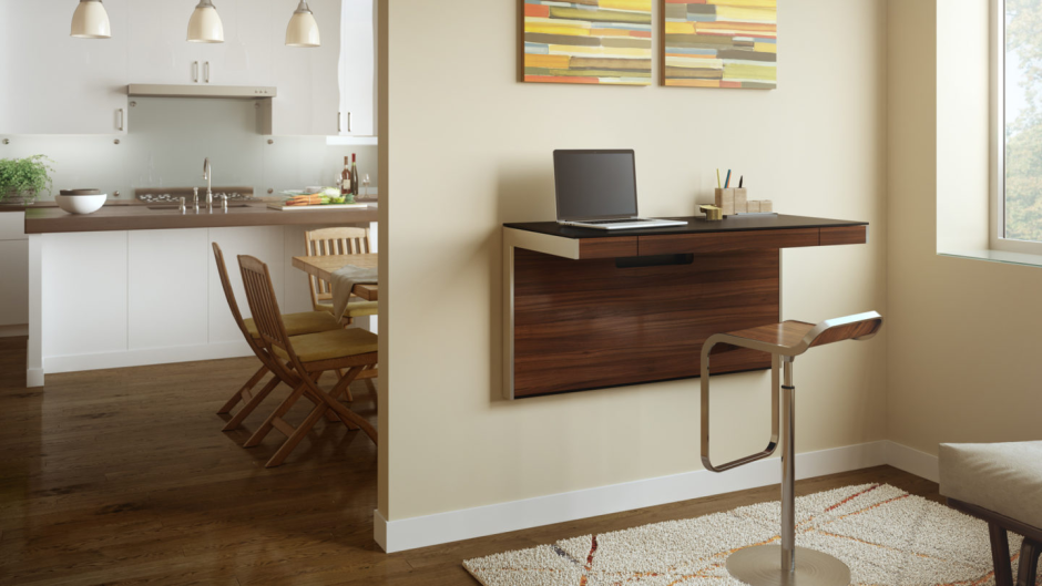 Компьютерный стол навесной на стене