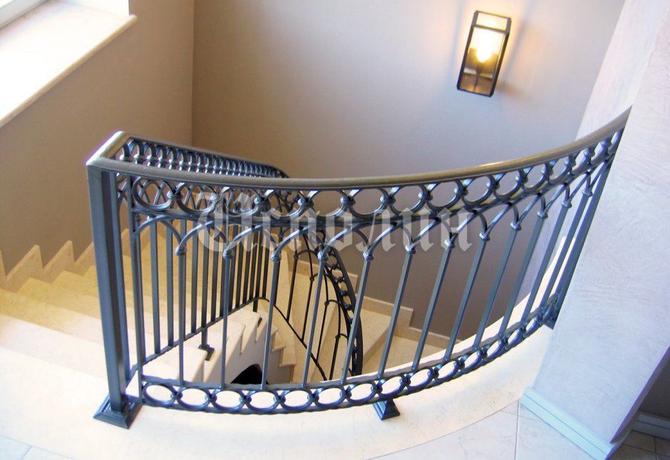 Кованые перила в классическом стиле