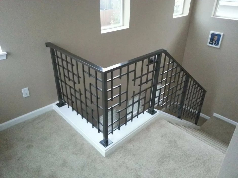 Ограждение лестницы из профильной трубы 40х20
