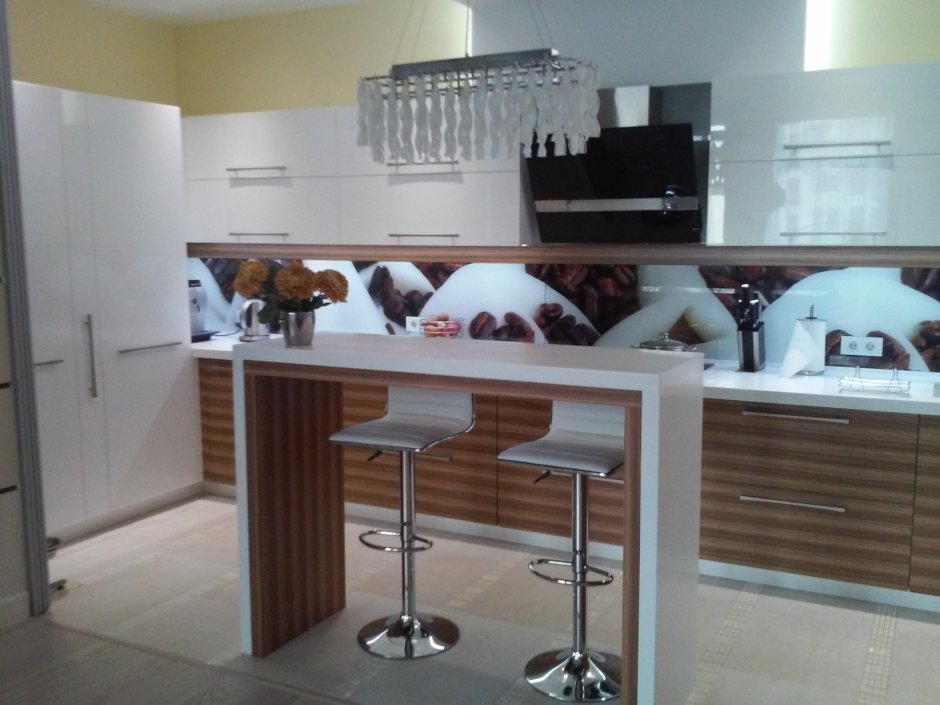 Нестандартная кухня в студии