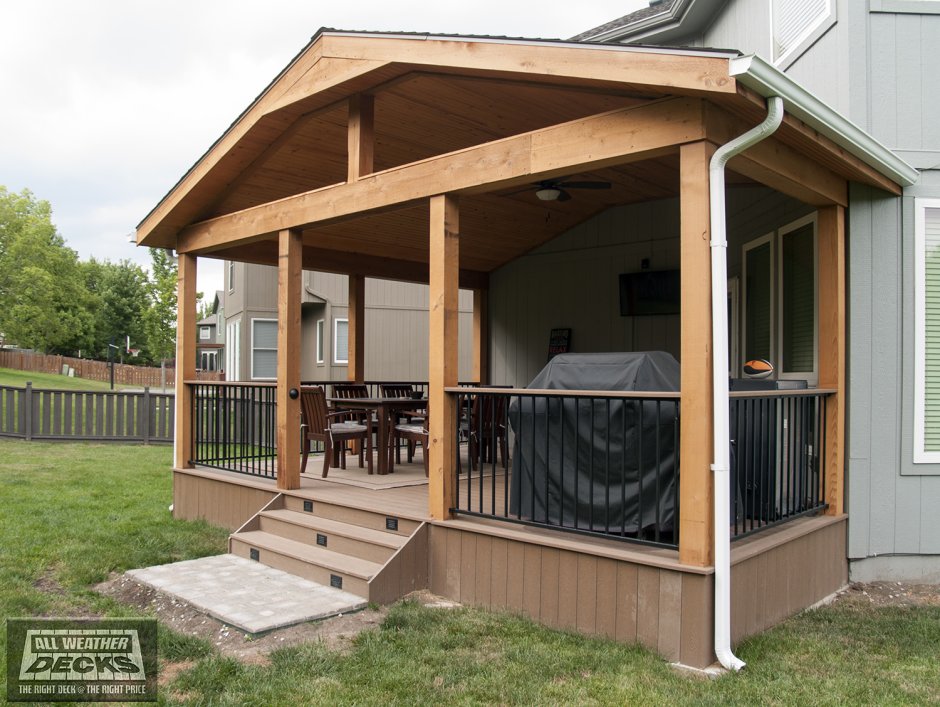 Веранда с двухскатной крышей