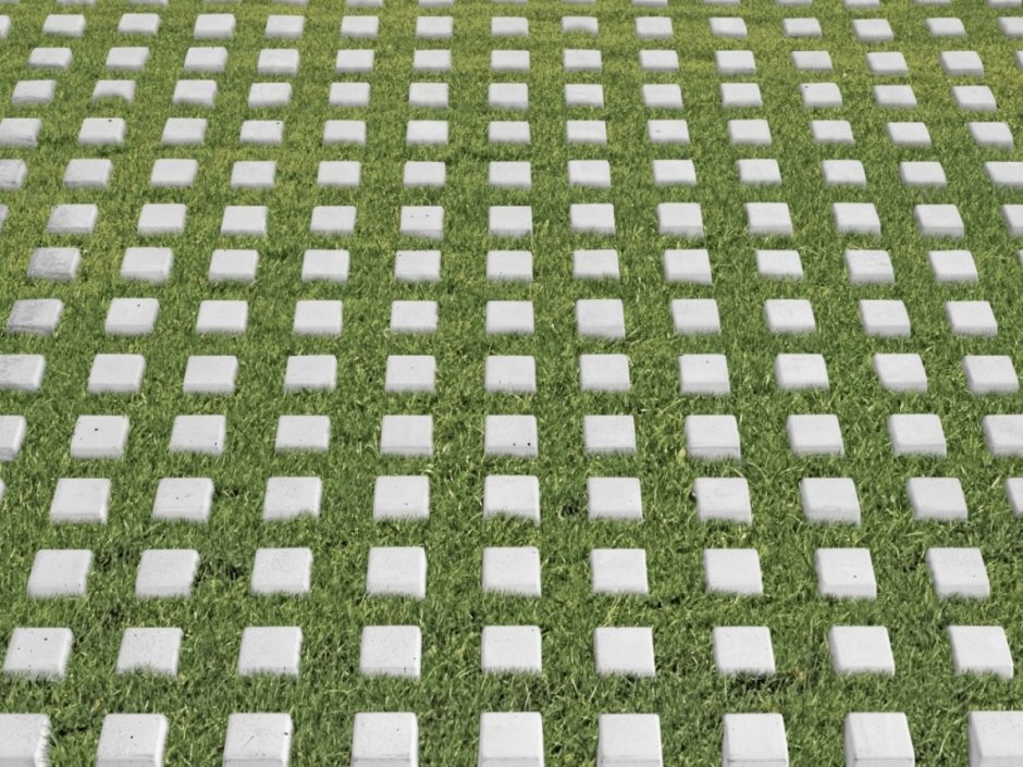 Плитка с дырками для травы