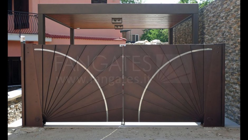 Необычные складные ворота