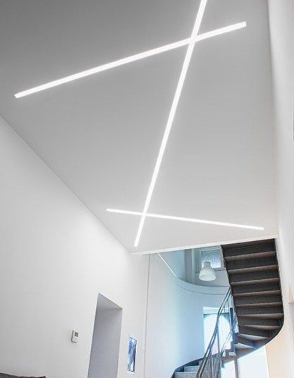 Световые линии на натяжном потолке