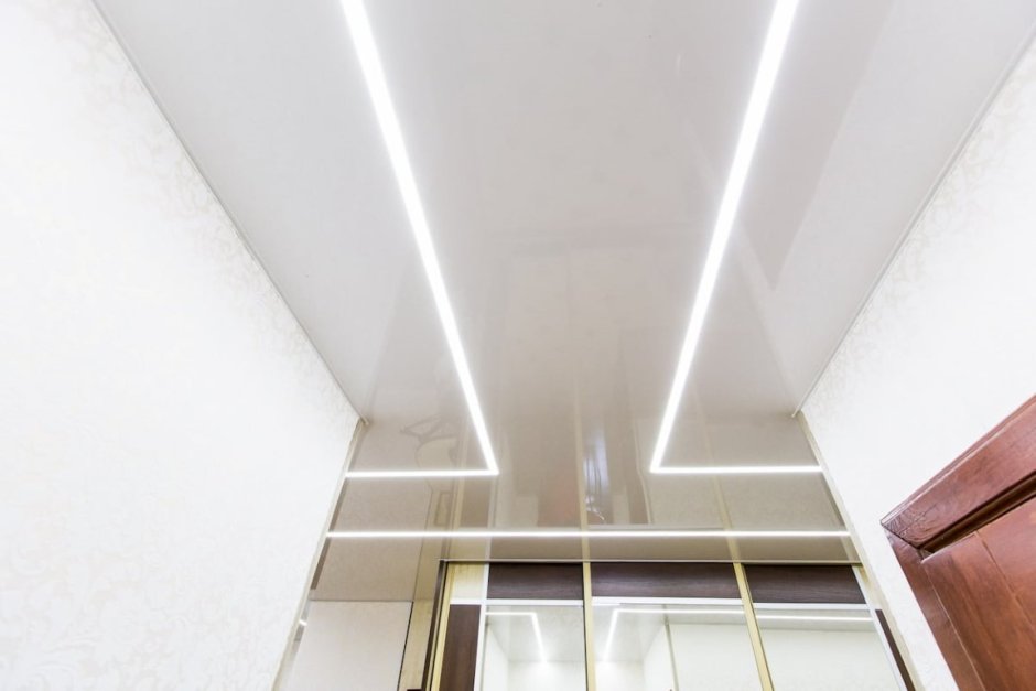 Парящие линии на потолке