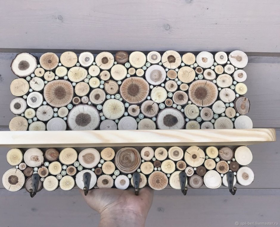 Полочки из спилов дерева