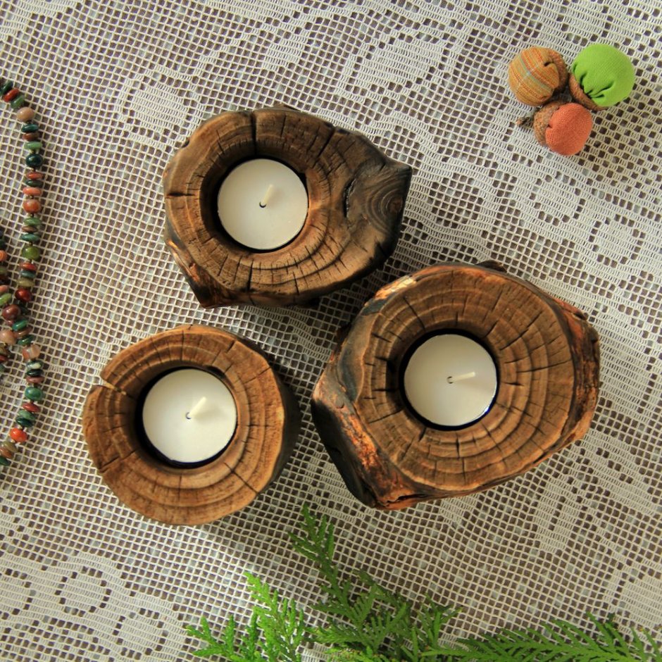 Подсвечник на спиле дерева