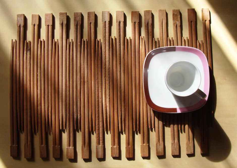 Подставка из палочек для суши