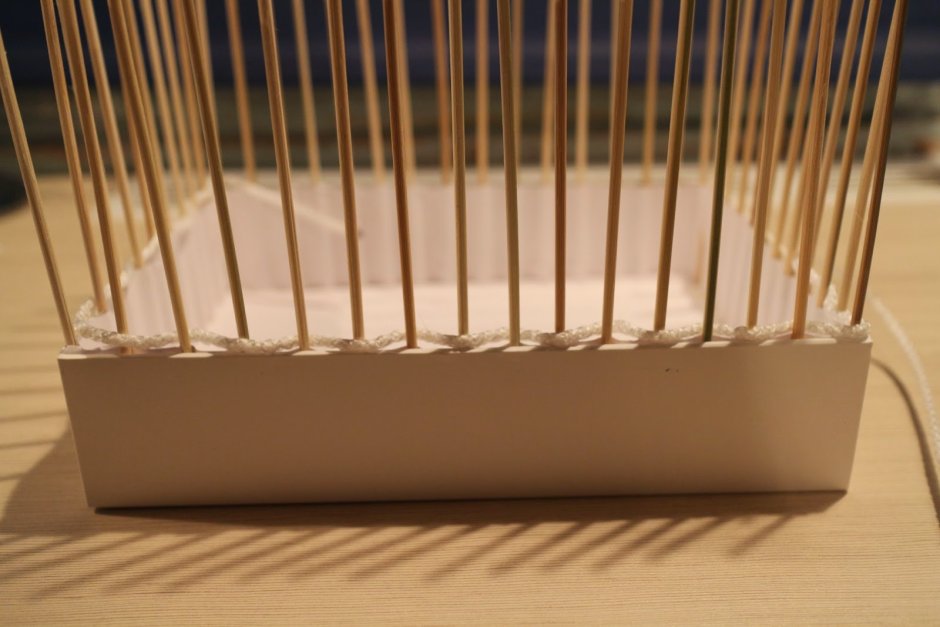 Полочки из деревянных палочек