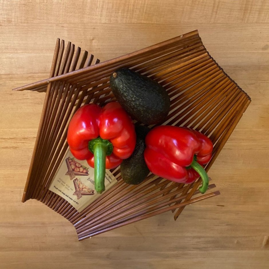 Кашпо из палочек для суши