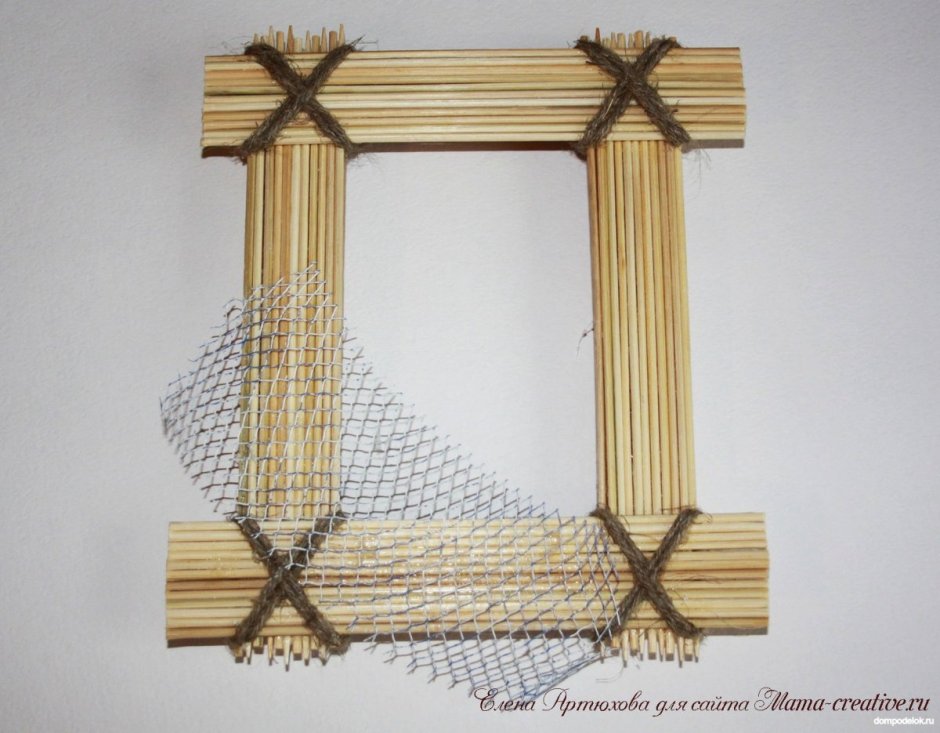 Фоторамка из деревянных палочек